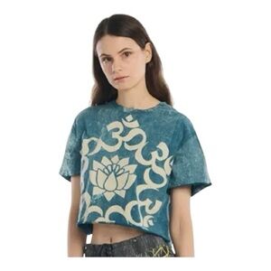 Kathmandu Blue and Cream Crop Top